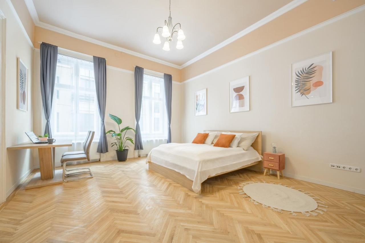 Best Seasons Andrassy Boedapest Buitenkant foto