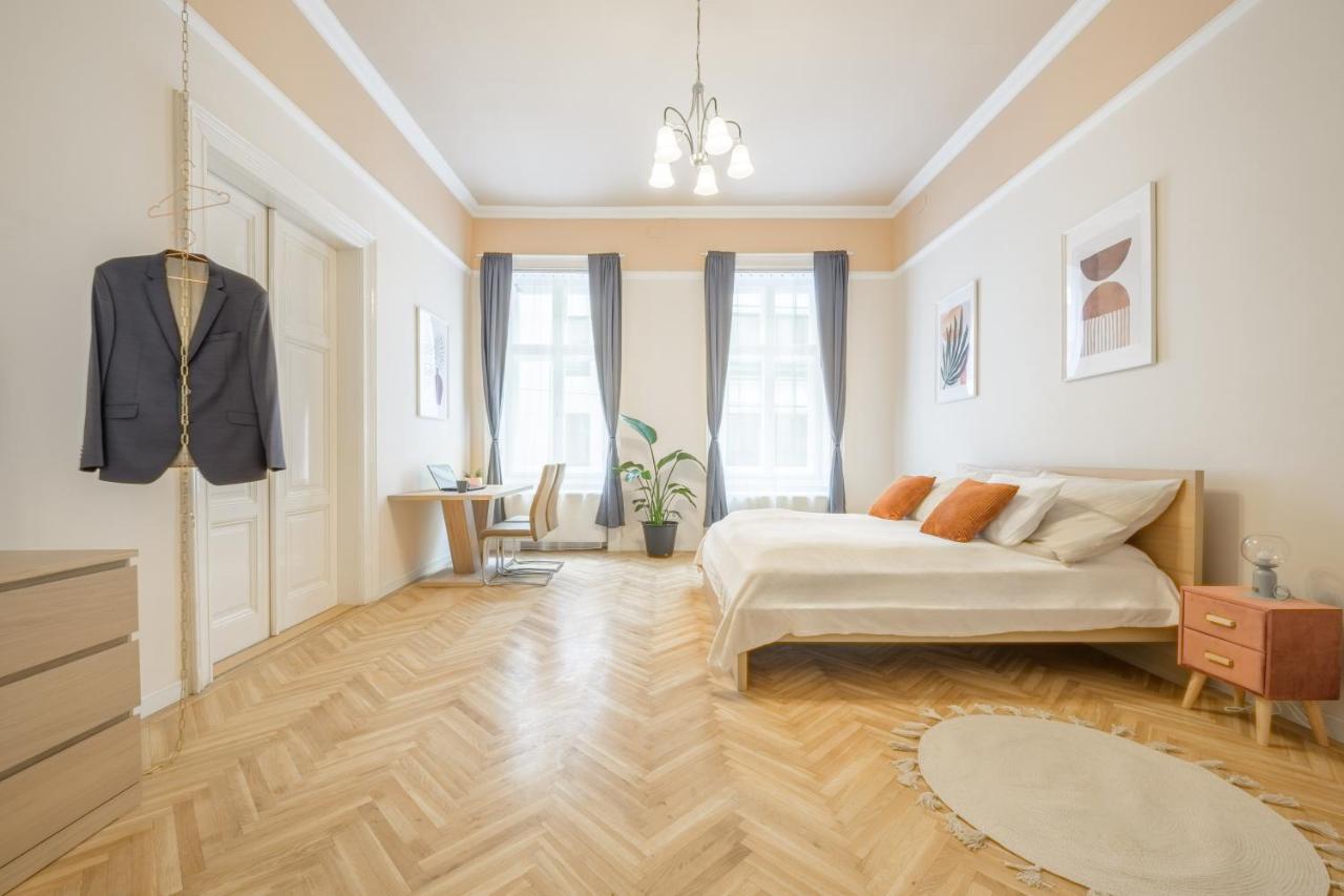 Best Seasons Andrassy Boedapest Buitenkant foto