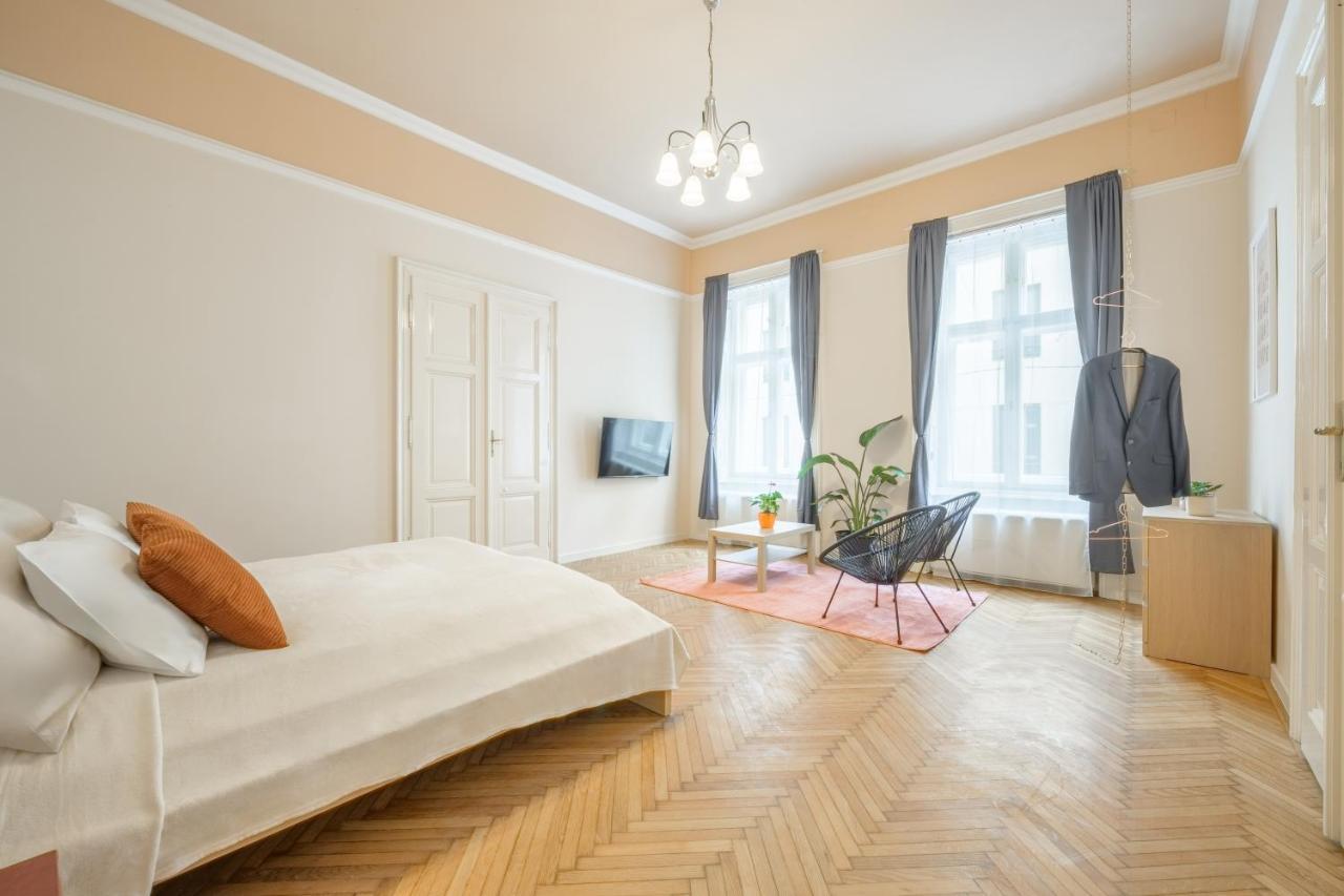 Best Seasons Andrassy Boedapest Buitenkant foto
