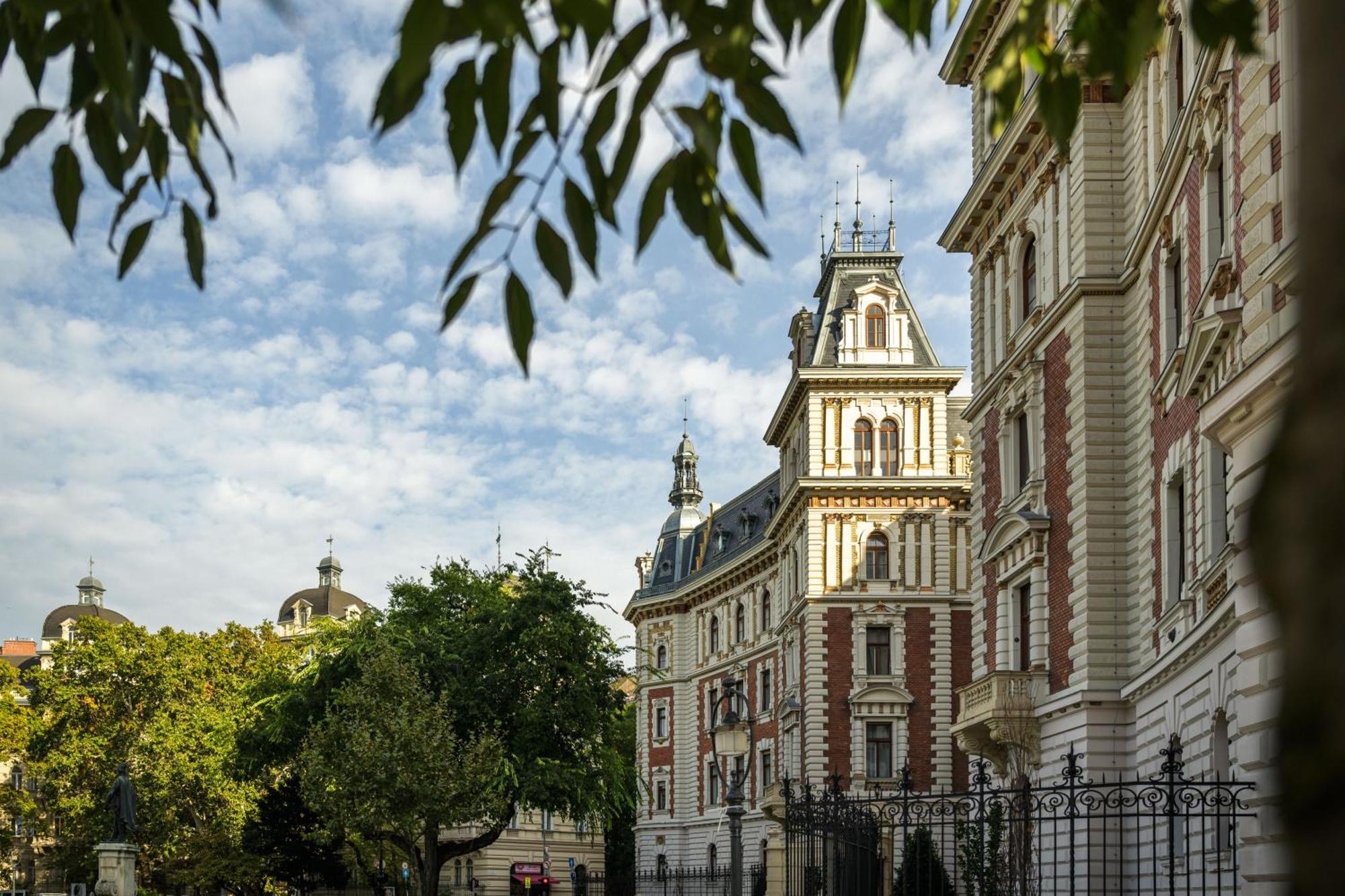 Best Seasons Andrassy Boedapest Buitenkant foto
